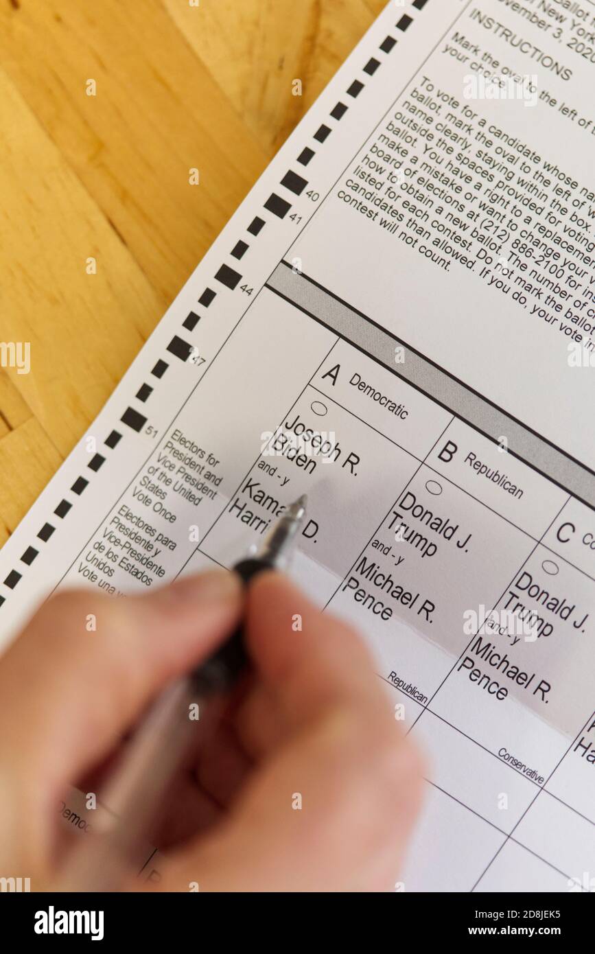 Close-up view of voter filling in a New-York State absentee ballot for the 2020 Presidential elections, Friday October 30th, 2020, New York City, NY U Stock Photo