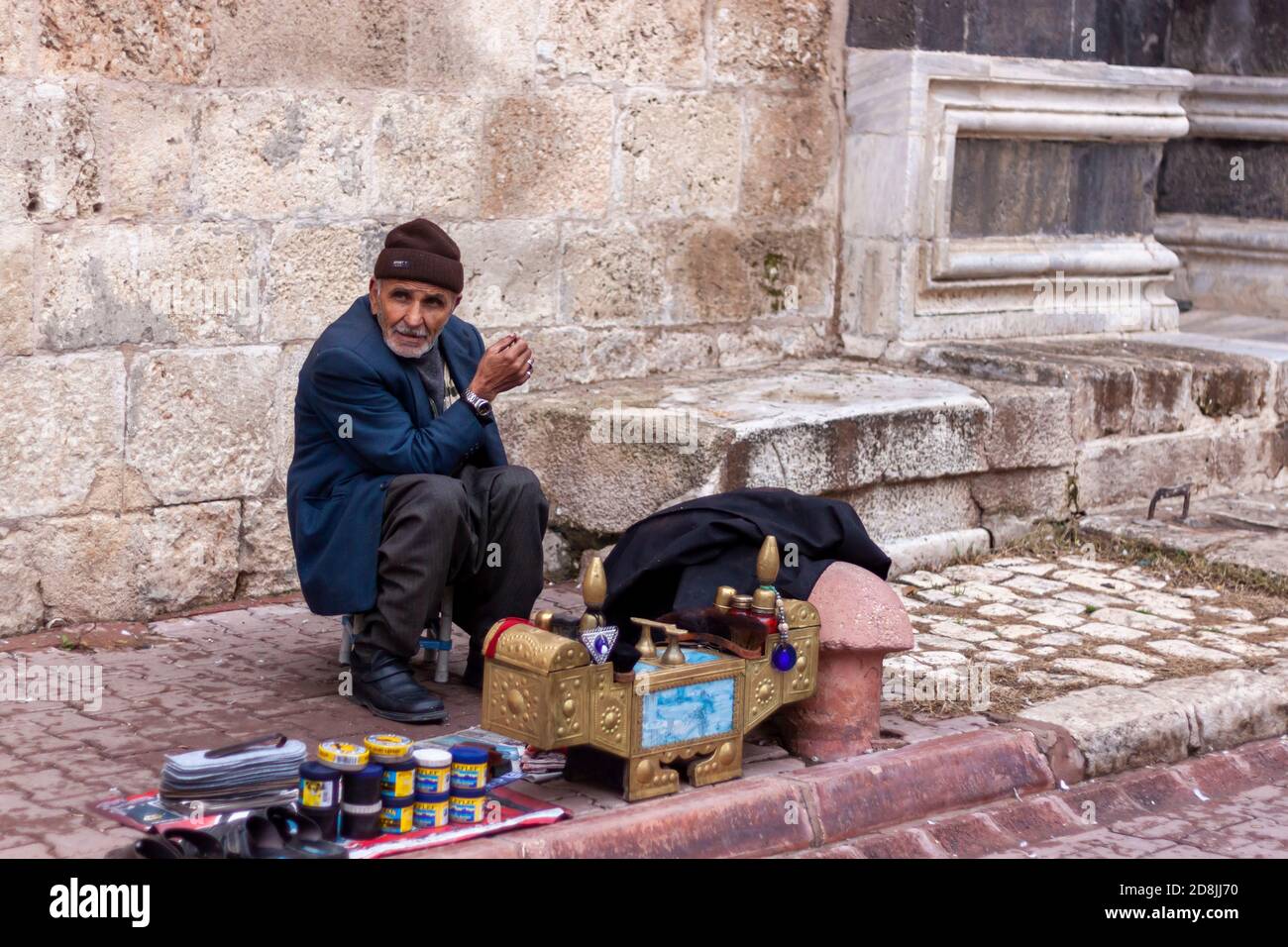 Group portrait of several young guys and one elderly man near stall with  turkish bagel at Taksim in Beyoglu, Istanbul Stock Photo - Alamy