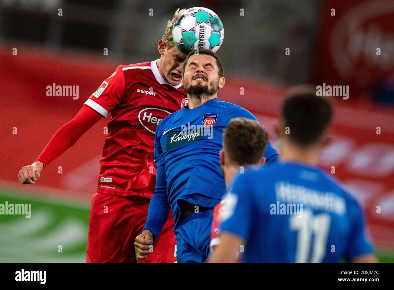Duesseldorf, Germany. 30th Oct, 2020. Football: 2nd Bundesliga, Fortuna Düsseldorf - 1st FC Heidenheim, 6th matchday in the Merkur arena. Düsseldorf's Christoph Klarer (l) and Heidenheim's Marnon Busch fight for the ball. Credit: Marius Becker/dpa - IMPORTANT NOTE: In accordance with the regulations of the DFL Deutsche Fußball Liga and the DFB Deutscher Fußball-Bund, it is prohibited to exploit or have exploited in the stadium and/or from the game taken photographs in the form of sequence images and/or video-like photo series./dpa/Alamy Live News Stock Photo