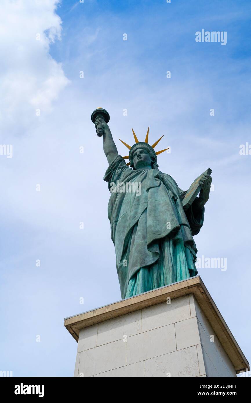 Statue of liberty, Paris Stock Photo Alamy