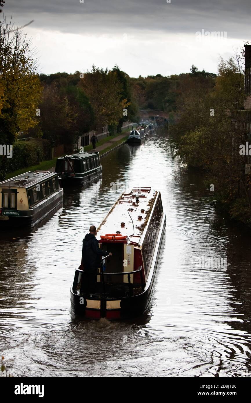 Canal boats on the Coventry canal in Atherstone, North Warwickshire. In ...