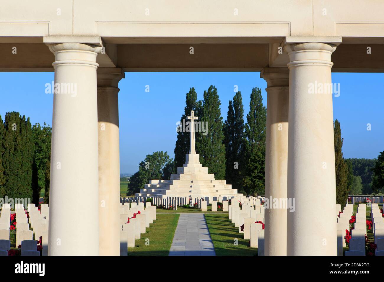 The Cross of Sacrifice at the Tyne Cot Cemetery (1914-1918) in Zonnebeke, Belgium Stock Photo