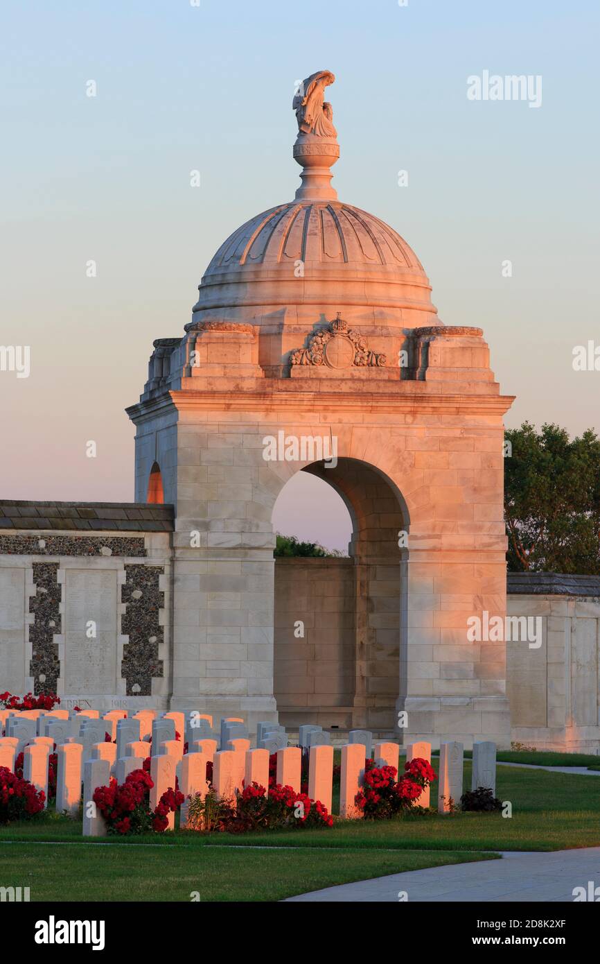 Tyne Cot Cemetery (1914-1918), the largest cemetery for Commonwealth forces in the world, for any war, in Zonnebeke, Belgium at sunset Stock Photo