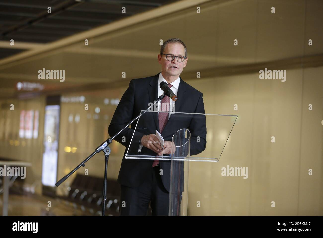 Brandenburg: The photo shows Michael Müller during his speech at the ceremonial unveiling of the Willy Brandt Wall at the new BER airport in Schönefeld. (Photo by Simone Kuhlmey/Pacific Press) Credit: Pacific Press Media Production Corp./Alamy Live News Stock Photo
