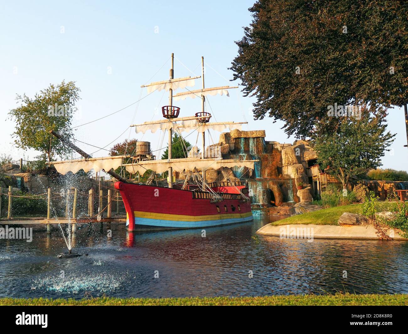 LANCASTER, PENNSYLVANIA - SEPTEMBER 22, 2020: A replica pirate ship sits in a lagoon with a fountain at Professor Hacker’s Lost Treasure Golf Course, Stock Photo