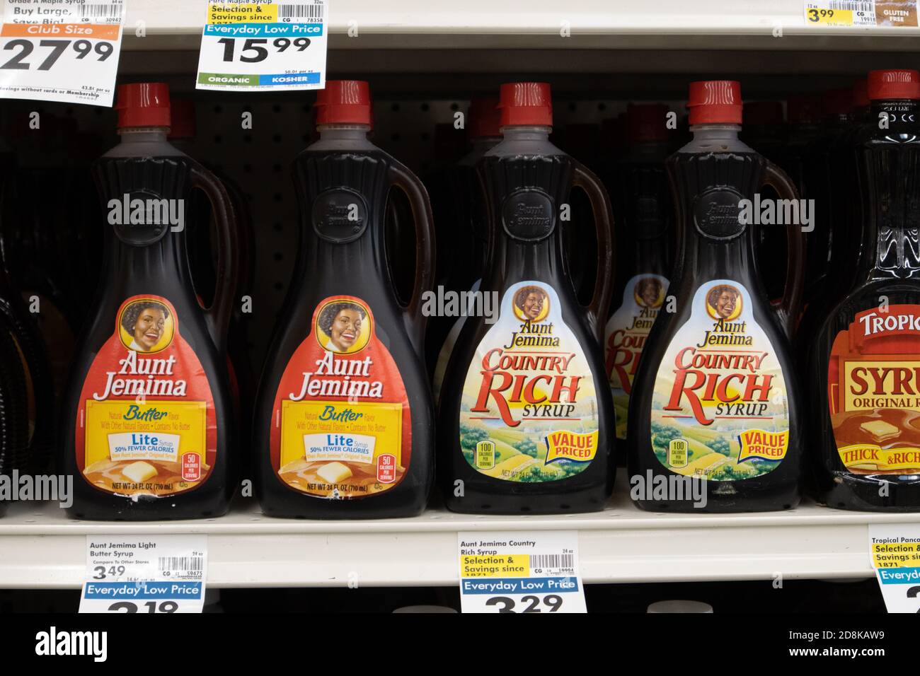 Aunt Jemima syrup bottles on grocery store shelf Stock Photo Alamy