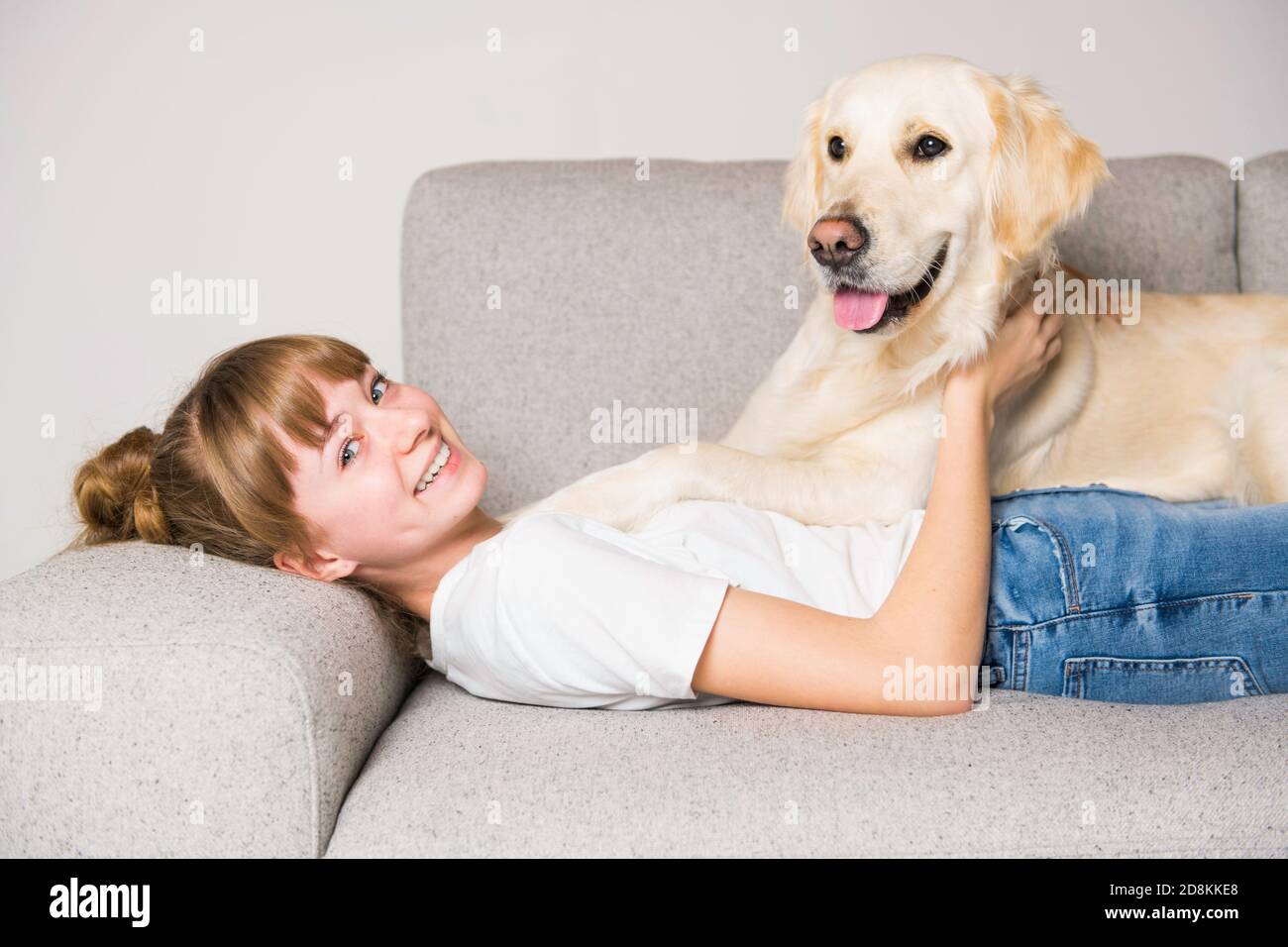 Teen Girl with her golden retreiver dog Stock Photo - Alamy