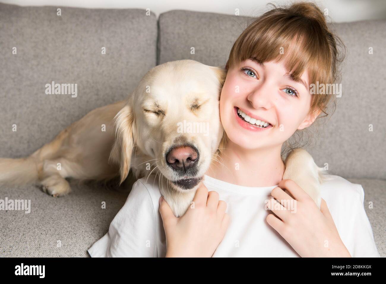 Teen Girl with her golden retreiver dog Stock Photo - Alamy
