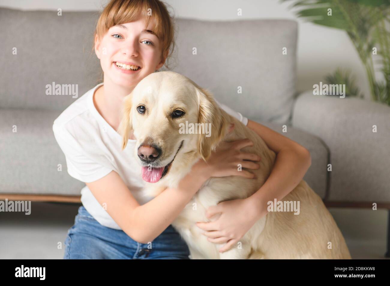 Teen Girl with her golden retreiver dog Stock Photo - Alamy