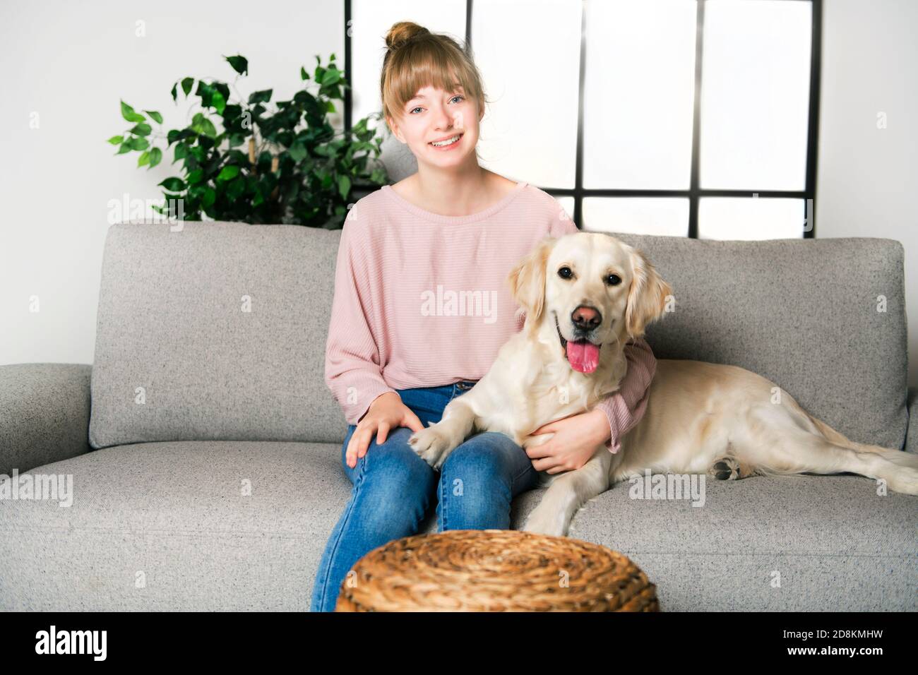 Teen Girl with her golden retreiver dog Stock Photo - Alamy