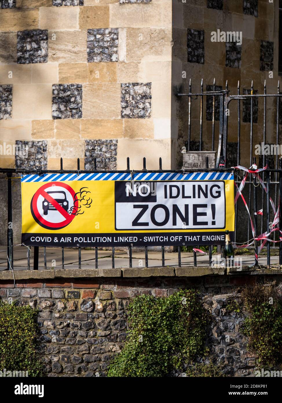 Sign for No Idling Zone, Making Link with Covid 19, Henley-on-Thames, Oxfordshire, England, UK, GB. Stock Photo
