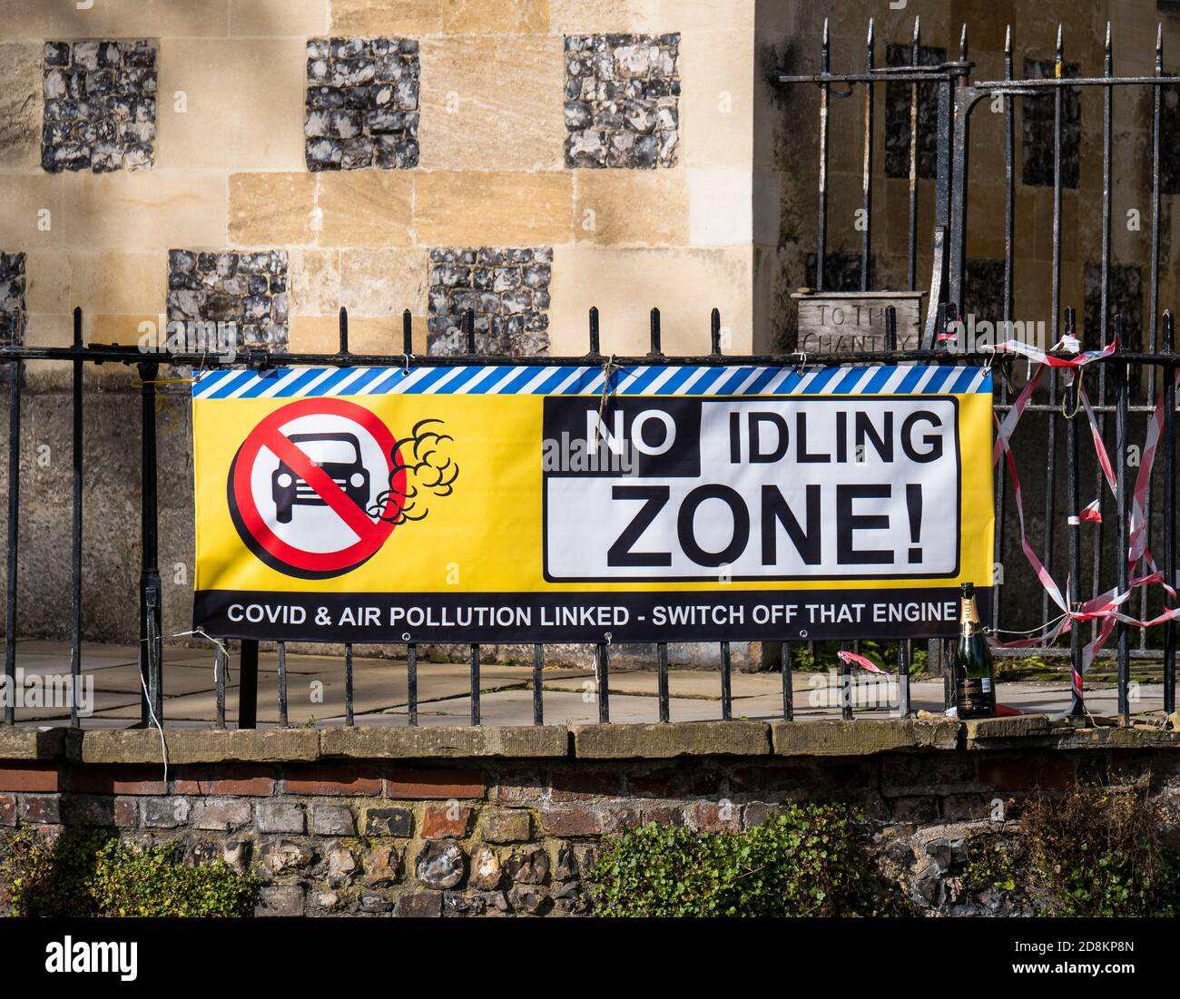 Sign for No Idling Zone, Making Link with Covid 19, Henley-on-Thames, Oxfordshire, England, UK, GB. Stock Photo