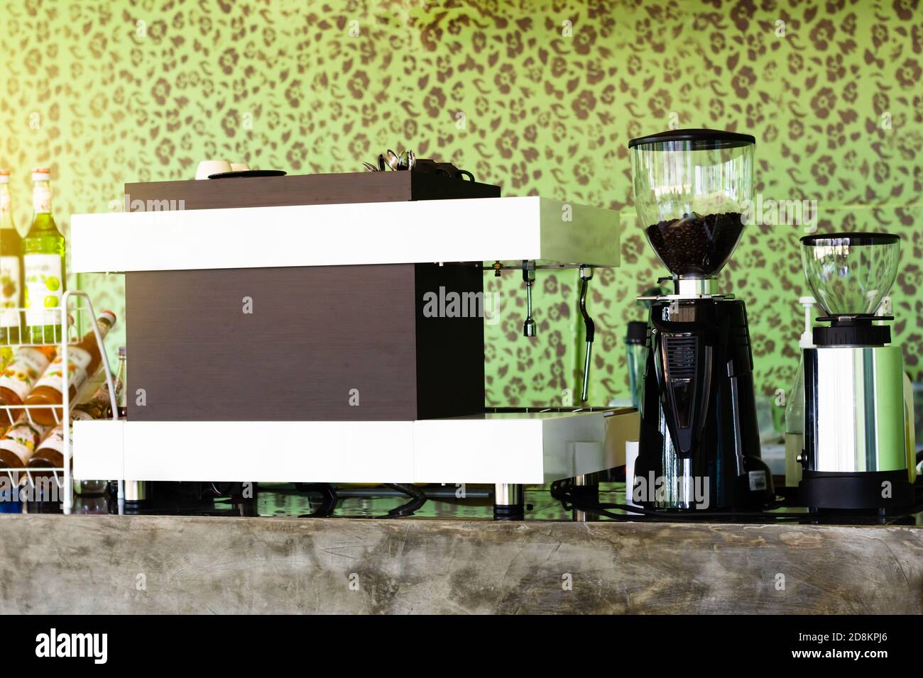 coffee machine with coffee grinder