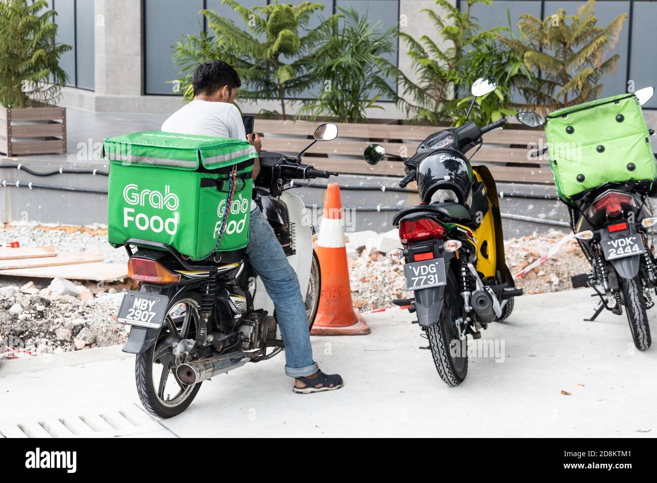 Food Delivery Services High Resolution Stock Photography And Images Alamy Food Delivery Services High Resolution Stock Photography And Images Alamy