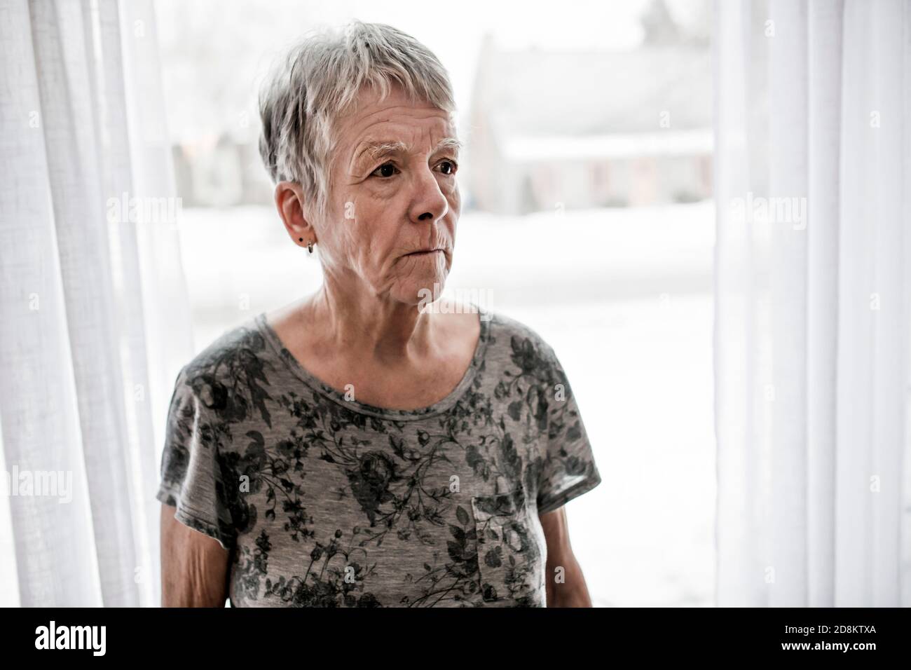 Sad old woman alone christmas hi-res stock photography and images - Alamy