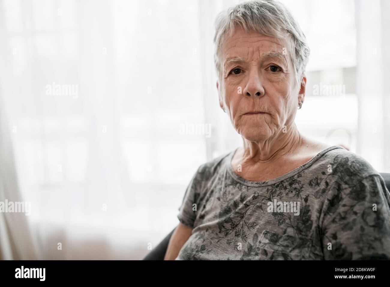 Sad old woman alone christmas hi-res stock photography and images - Alamy