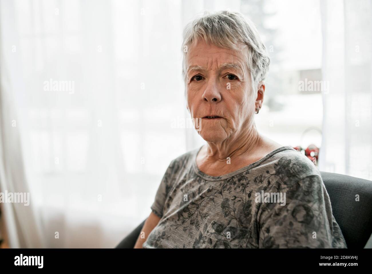 Sad old woman alone christmas hi-res stock photography and images - Alamy