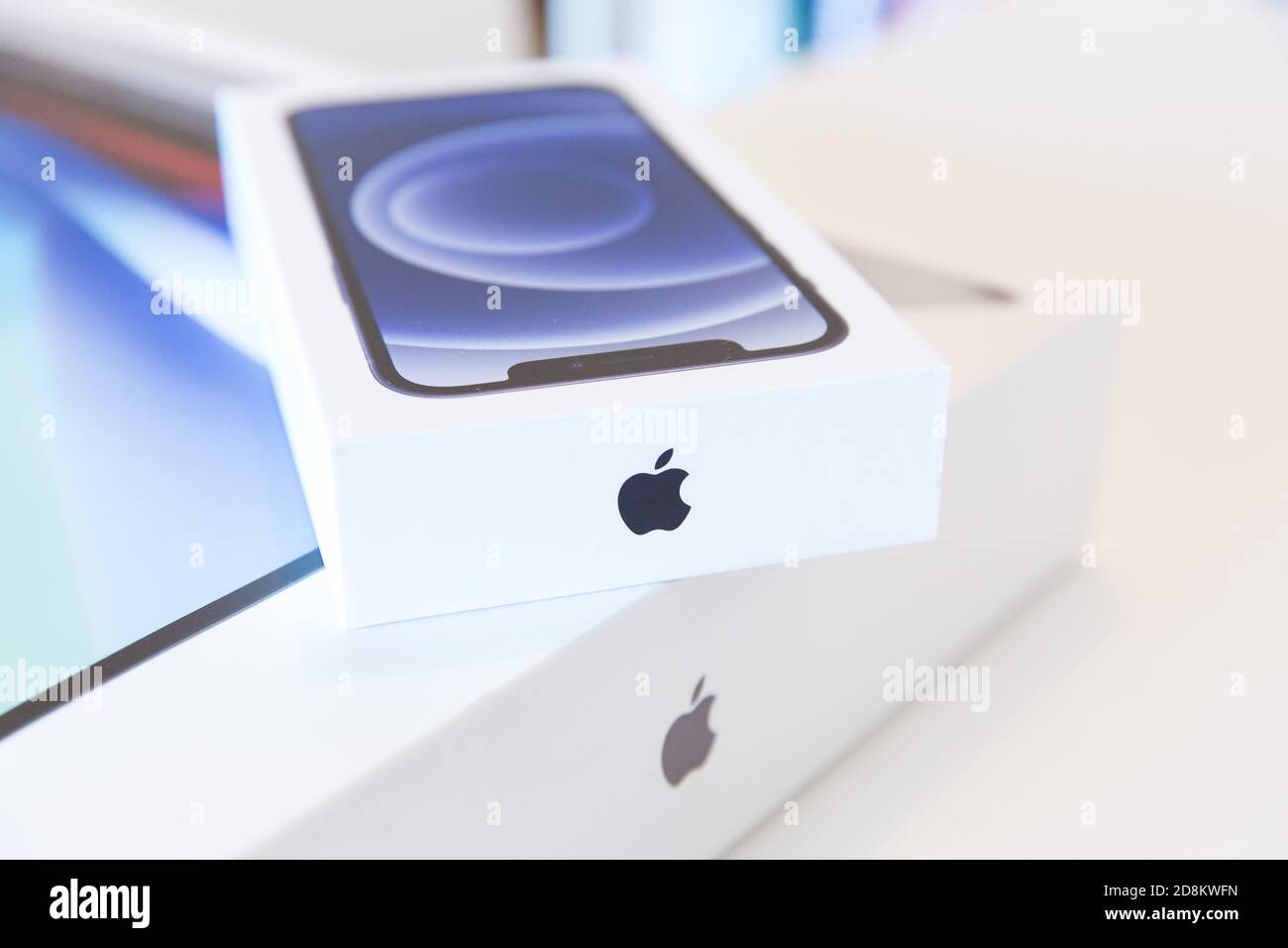 Iphone Package Hi Res Stock Photography And Images Alamy