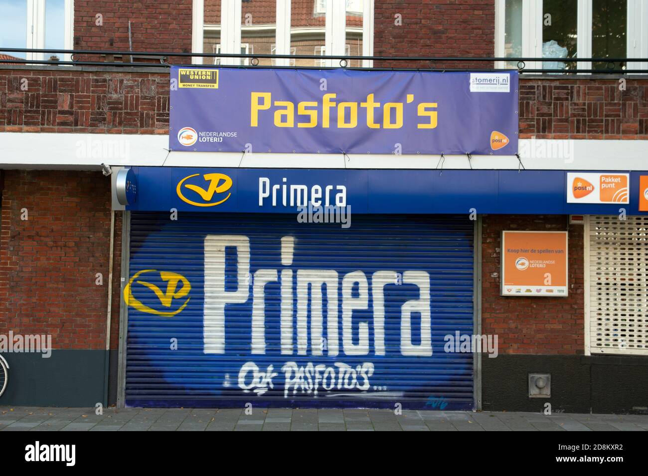 satelliet cap Samenwerken met Closed Primera Heijm Store At Amsterdam South The Netherlands 15-9-2019  Stock Photo - Alamy