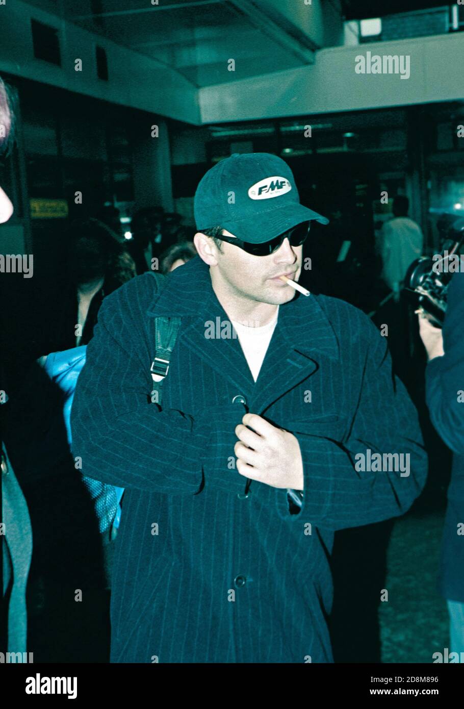 Cast of the TV series 'Friends' arriving at Heathrow Airport March 1998 ...