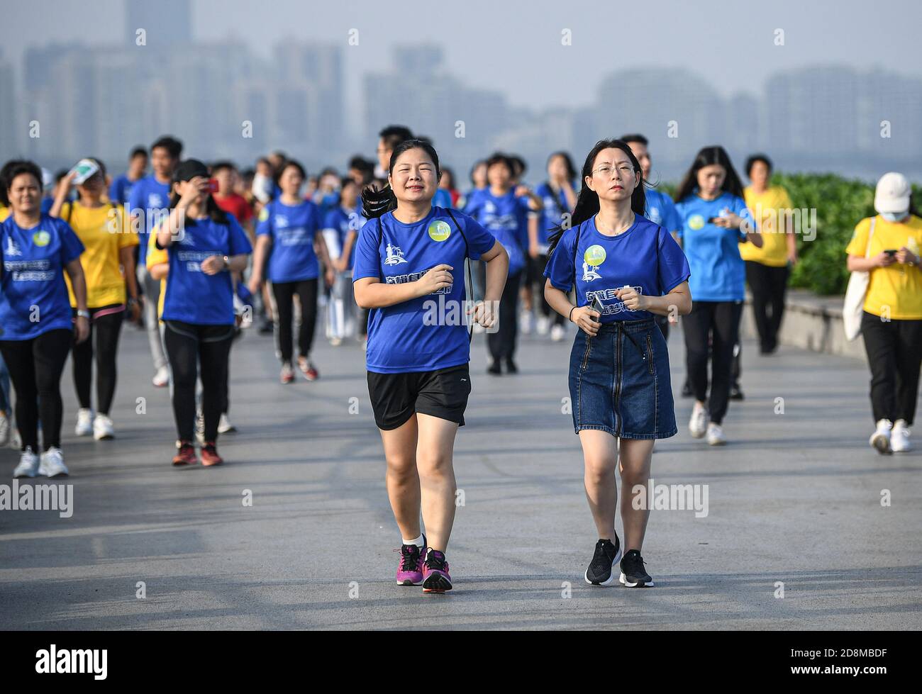 (201031) -- HAIKOU, Oct. 31, 2020 (Xinhua) -- Participants attend a brisk walking event in Haikou, south China's Hainan Province, Oct 31, 2020. (Xinhua/Pu Xiaoxu) Stock Photo
