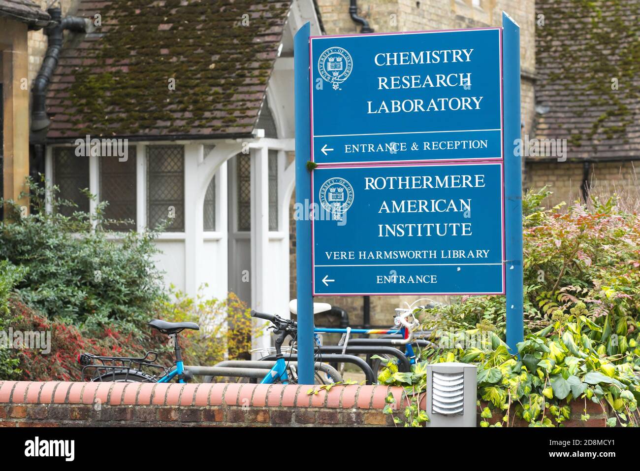 University of Oxford the Chemistry Research Laboratory and Rothermere American Institute in Oxford UK Stock Photo