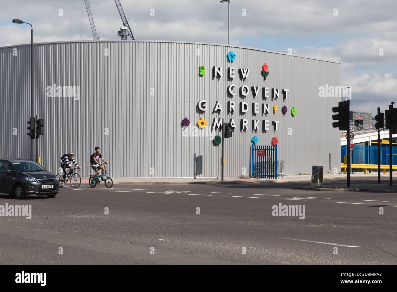 The new Covent Garden flower market Stock Photo Alamy