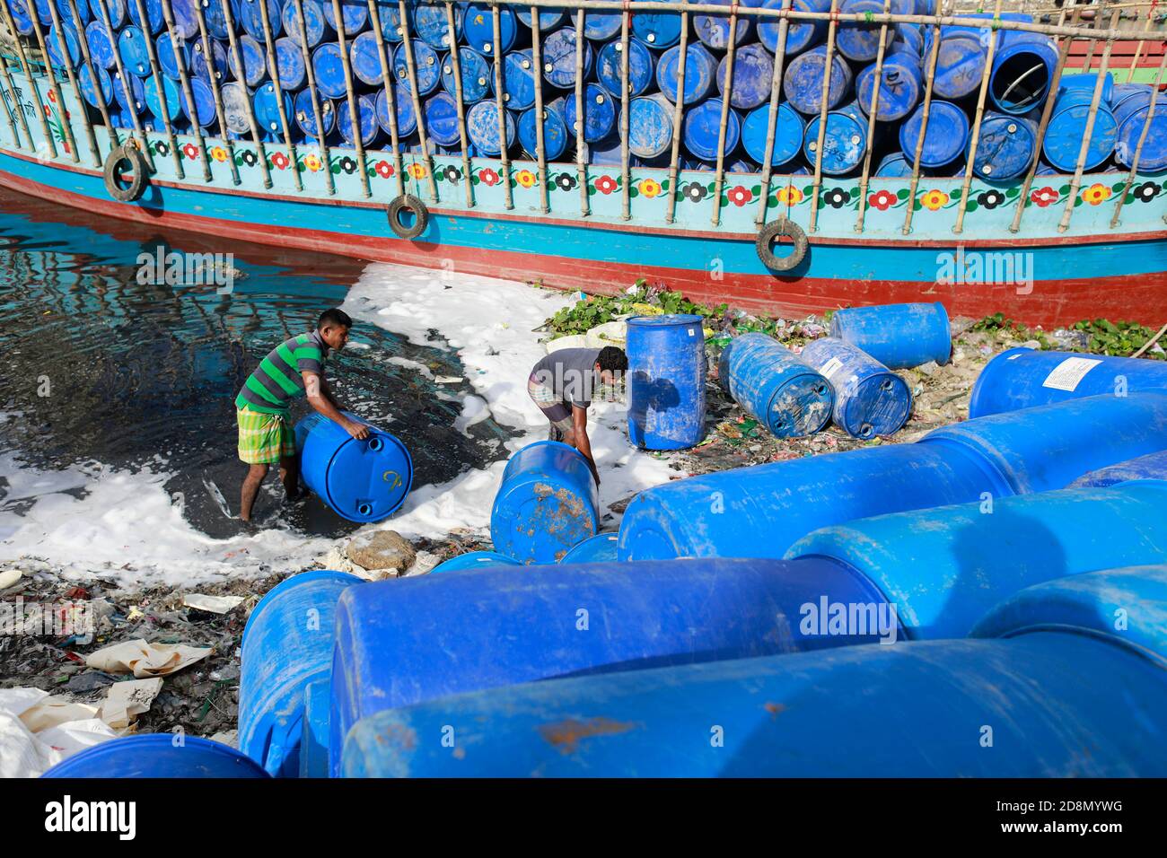 Men clothes washing bangladesh hires stock photography and images Alamy