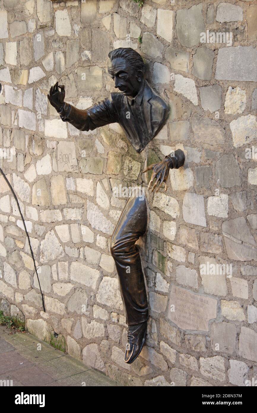 Paris, la butte Montmartre, le passe-muraille Stock Photo