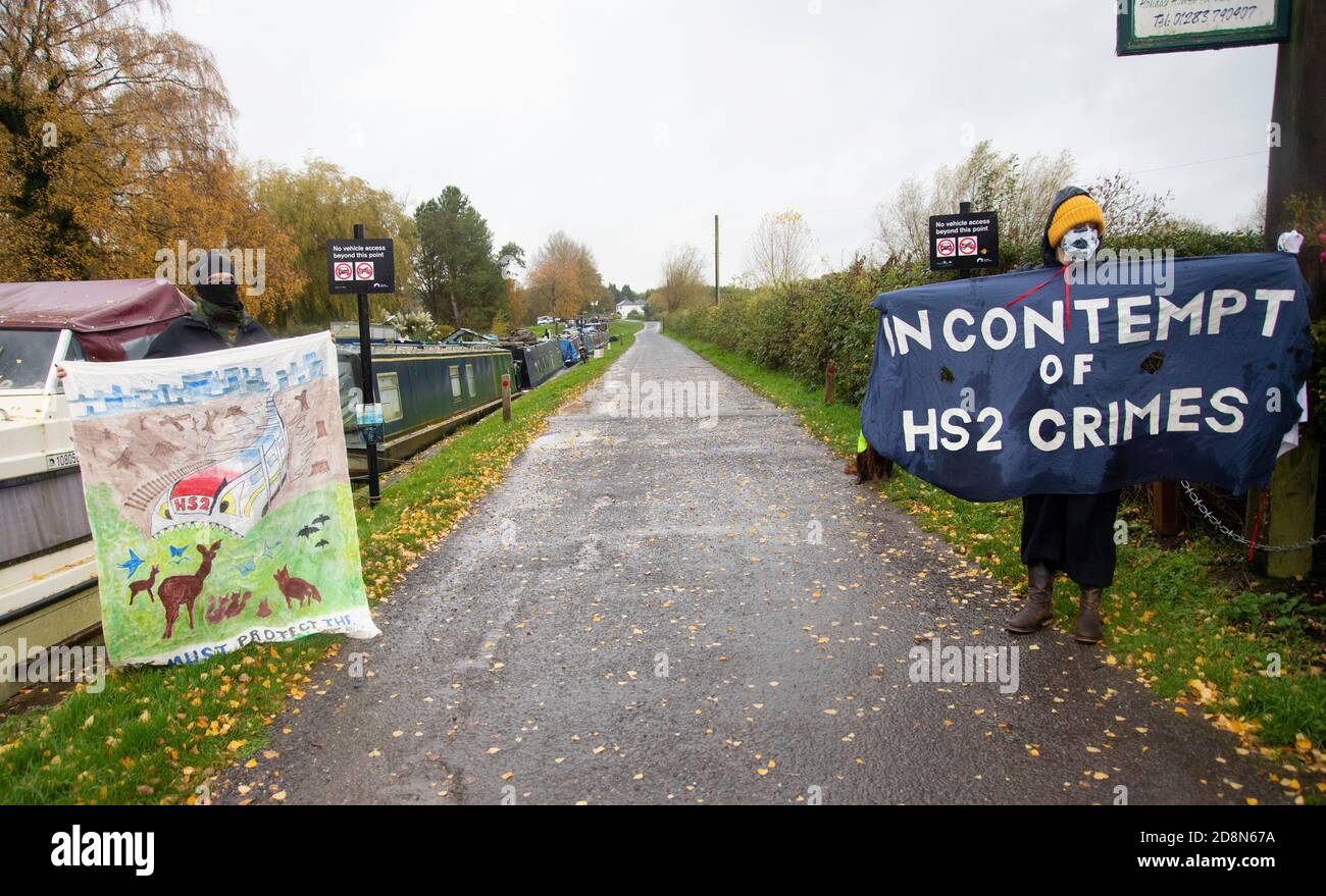 Fradley Junction, Lichfield, UK 31st October 2021 Stop HS2 protestors, local residents and conservative MP Michael Fabricant join together holding banners by the side of the Trent and Mersey canal before walking from Fradley Junction to Ancient Woodlands being destroyed by HS2 works Stock Photo