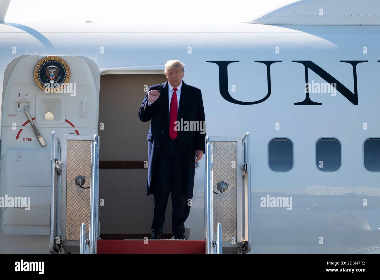 Ewing, New Jersey, USA. October 31, 2020: U.S. President Donald J. Trump is shown on Air Force one after landing at Trenton Mercer Airport in Ewing, N. J. Trump is campaigning in several towns in Pennsylvania including, Newtown, Butler and Reading, PA Credit: Brian Branch Price/ZUMA Wire/Alamy Live News Stock Photo