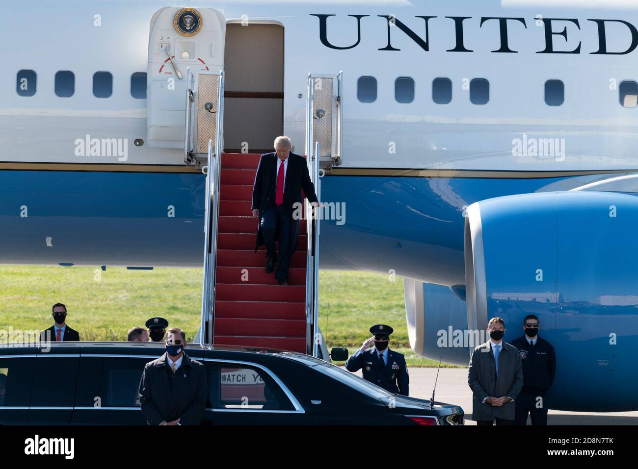 Ewing, New Jersey, USA. October 31, 2020: U.S. President Donald J. Trump is shown on Air Force one after landing at Trenton Mercer Airport in Ewing, N. J. Trump is campaigning in several towns in Pennsylvania including, Newtown, Butler and Reading, PA Credit: Brian Branch Price/ZUMA Wire/Alamy Live News Stock Photo