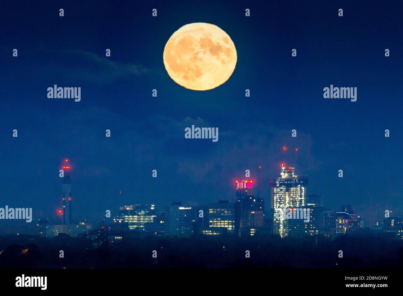 Birmingham, UK. 31st Oct, 2020. A large 'blue' Hunter's Moon illuminates the sky over the city lights of Birmingham. This coincides with Halloween, the first time this has happened in the UK since 1944. Credit: Peter Lopeman/Alamy Live News Stock Photo
