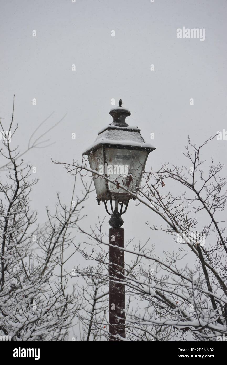 Street lamp covered by the snow Stock Photo - Alamy