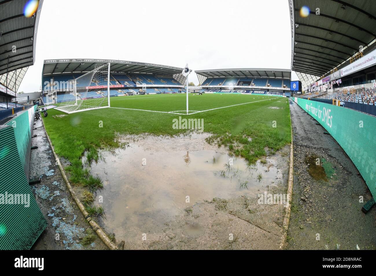 Accendino A Benzina Stormproof Millwall Football Club: Finitura Cromata E Badge Smaltato - 5