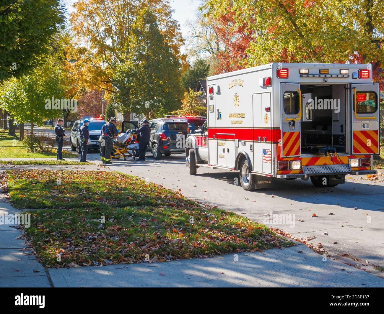 Car accident ambulance usa hi-res stock photography and images - Alamy