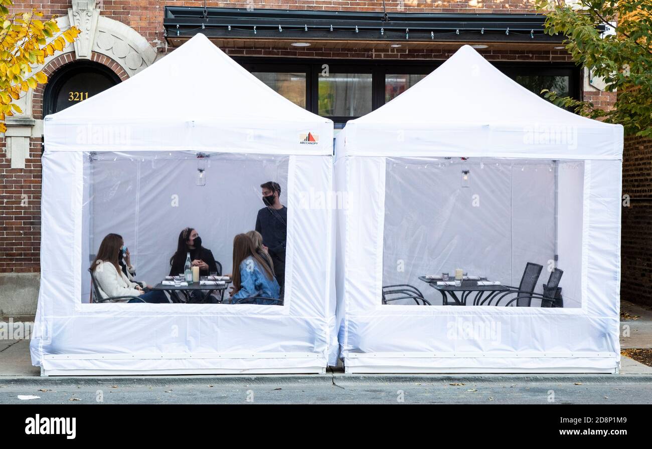 Chicago Usa 30th Oct People Dine Inside A Tent At Figo Wine Bar In Chicago Illinois The United States On Oct 30 With Daily Covid 19 Infections Hitting Records For Days