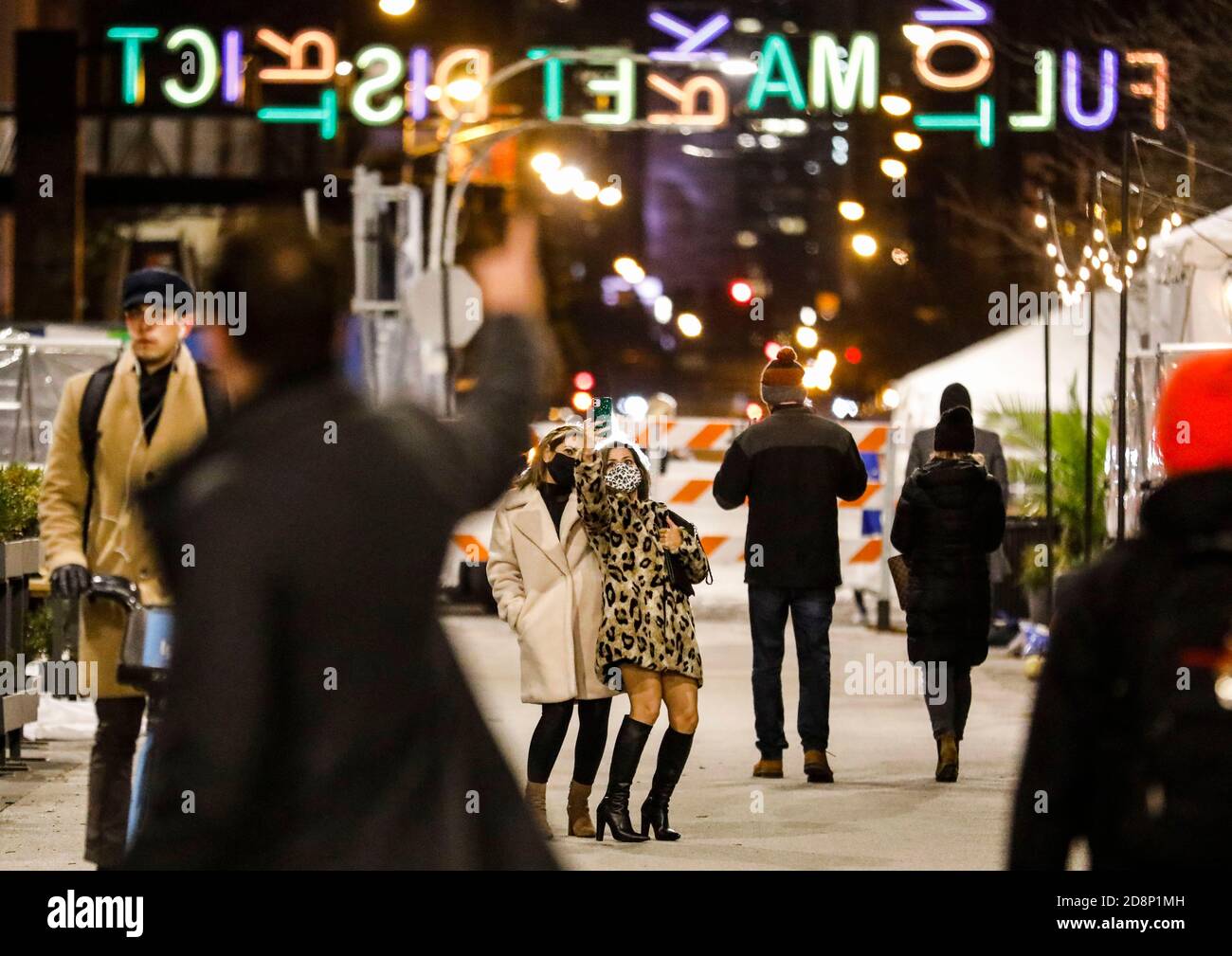 Chicago Usa 30th Oct People Wearing Face Masks Take A Selfie At Fulton Market District In Chicago Illinois The United States On Oct 30 With Daily Covid 19 Infections Hitting Records