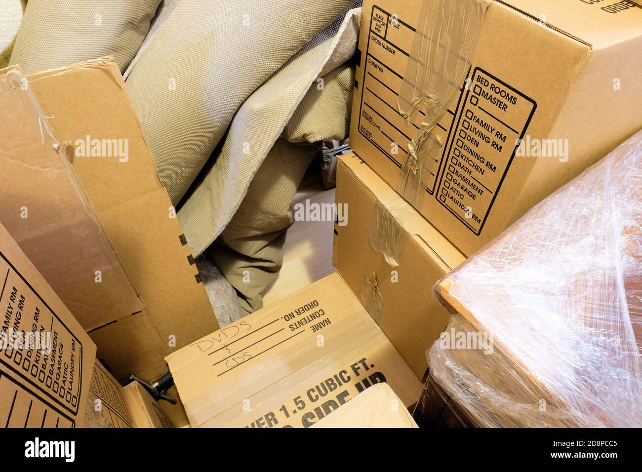 https://c8.alamy.com/comp/2D8PCC5/moving-cardboard-boxes-with-printed-list-of-items-for-each-room-bed-room-family-den-dining-kitchen-bath-basement-garage-attic-laundry-room-2D8PCC5.jpg