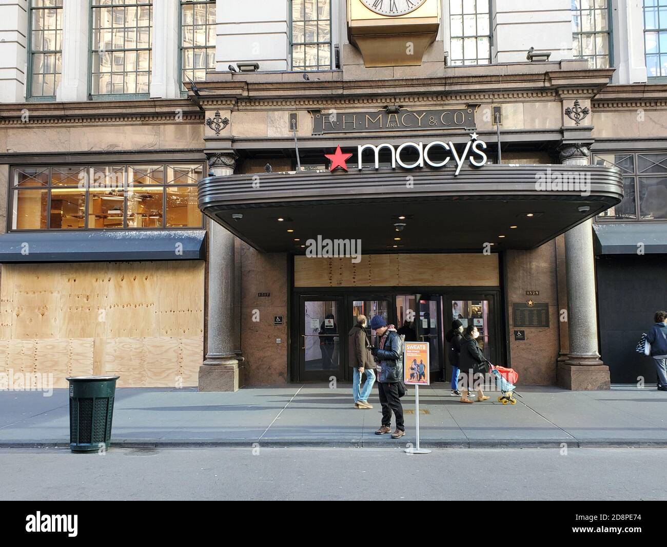 October 31, 2020, New York, New York, USA: Macy's Flagship store in Manhattan boarded up there windows in anticipation of protests before the November 3,2020.elections also other storefronts  and Fox News boarded up there front of the building. (Credit Image: © Bruce Cotler/ZUMA Wire) Stock Photo