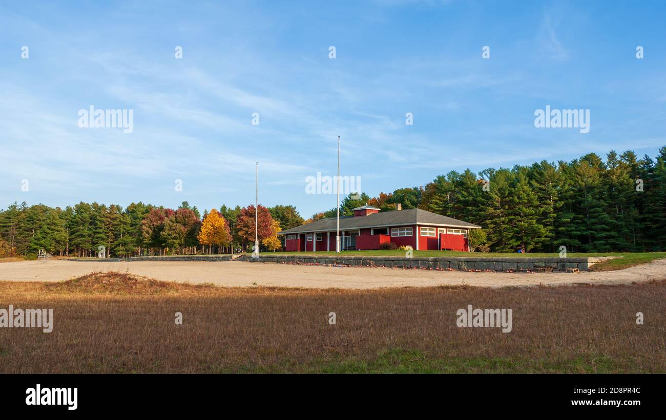 Stone wall new england forest hi-res stock photography and images - Alamy