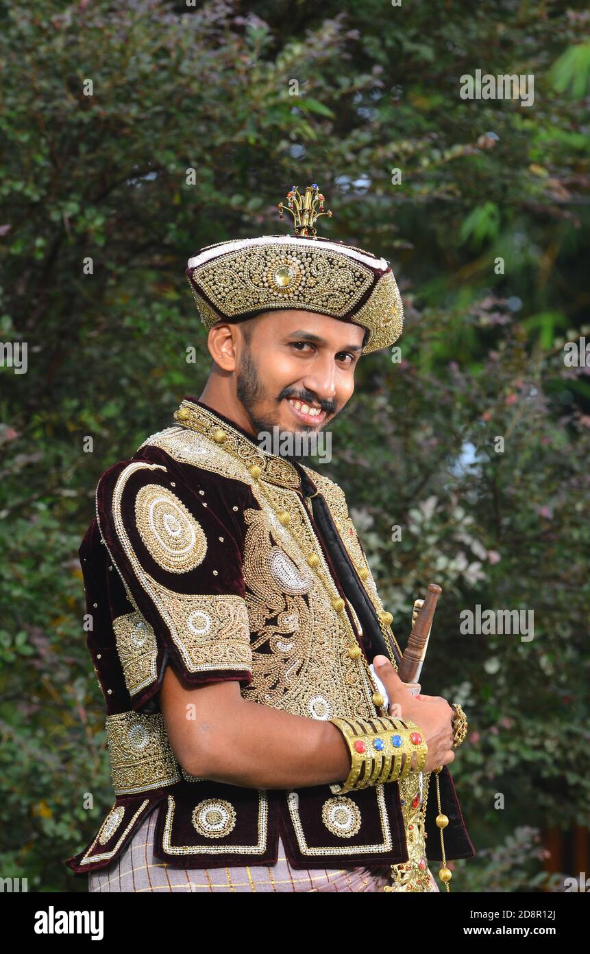 Sri lankan wedding hires stock photography and images Alamy