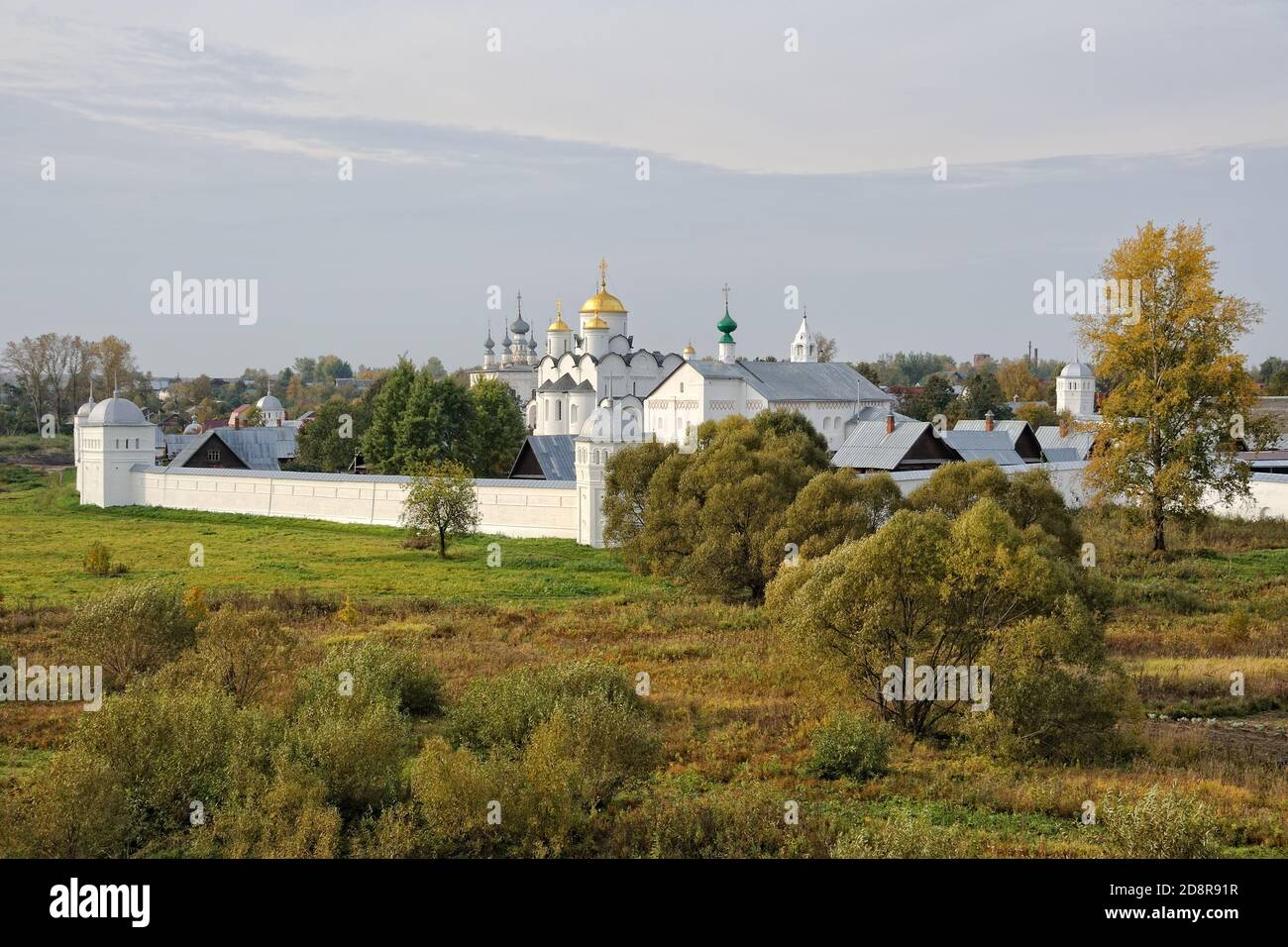 = Overview Intercession Convent in Autumn Season =  Suzdal Autumn landscape with the view from a high bank of the Kamenka river on the beautiful old C Stock Photo