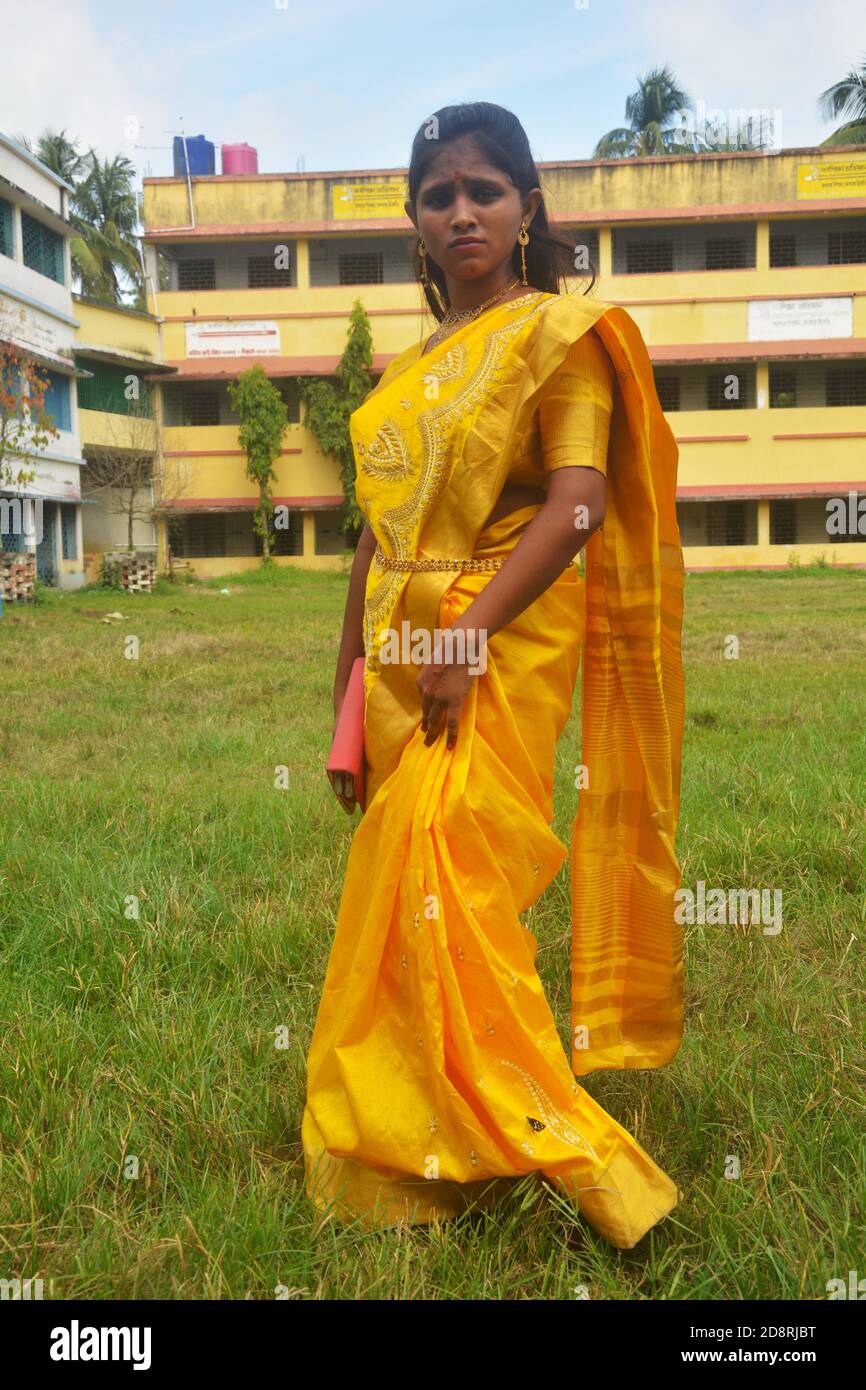 Details 72+ bengali yellow saree super hot