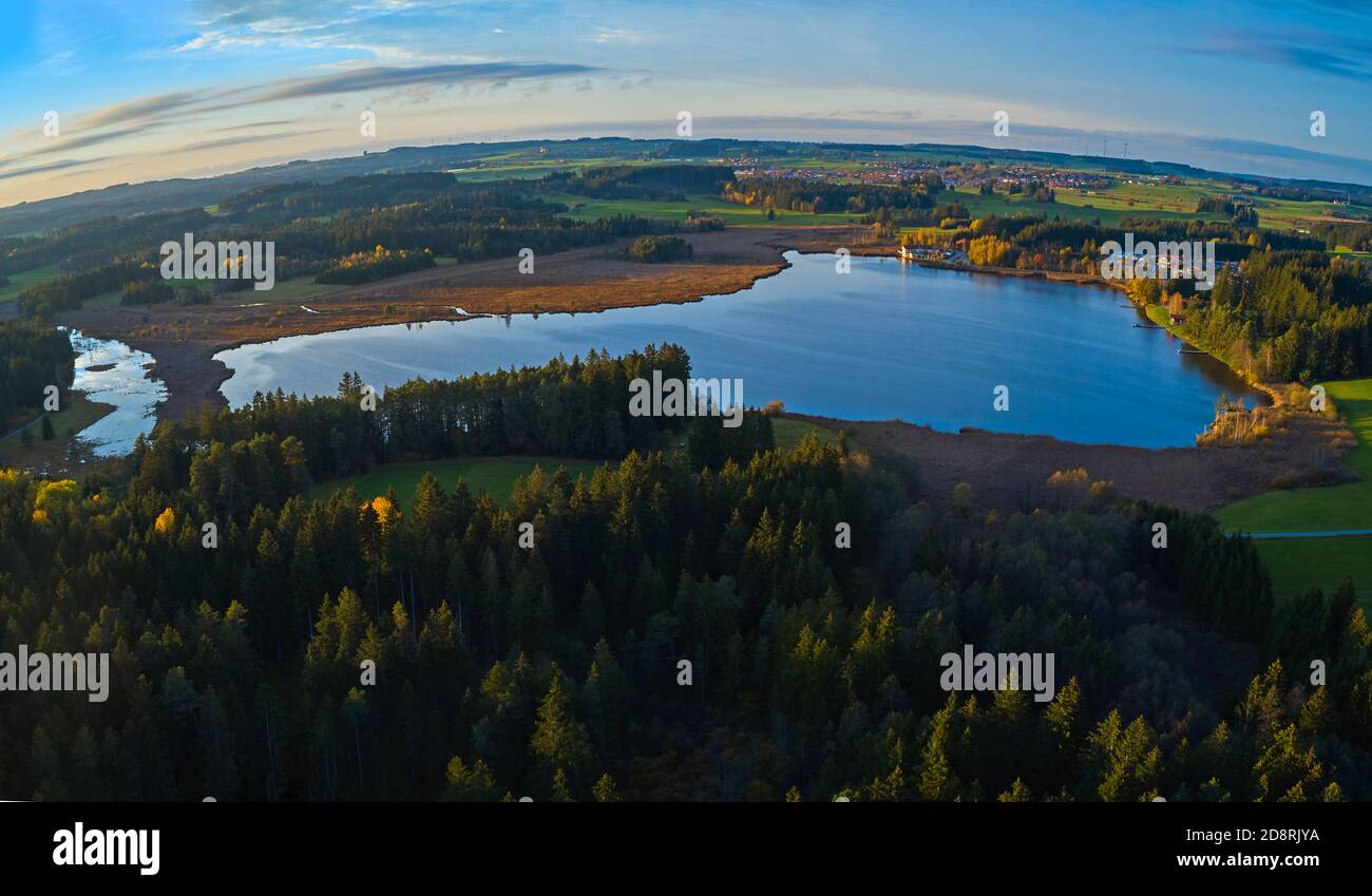 Foto(M) Panorama: Aerial photo of sunset behind lake ELBSEE  in Aitrang, Bavaria, Germany, October 30, 2020.  © Peter Schatz / Alamy Stock Photos Stock Photo
