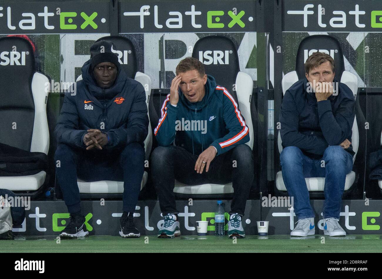 Teammanager Babacar N'Diaye, Trainer Julian Nagelsmann (RBL), Sportdirektor Markus Krösche (RBL) Borussia Mönchengladbach - RB Leipzig 31.10.2020, Fus Stock Photo