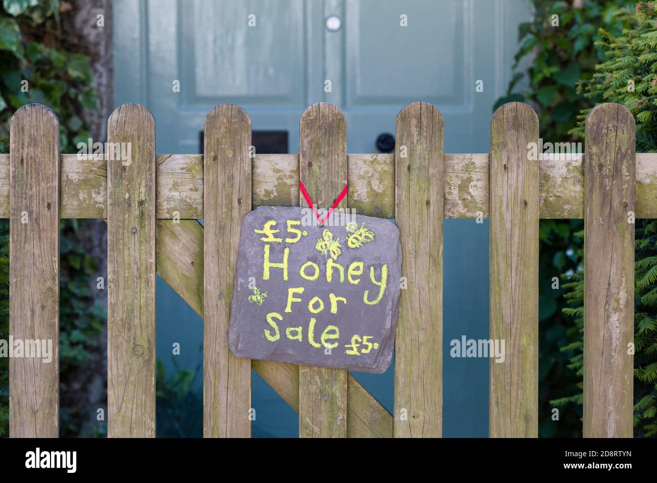 BUCKINGHAM, UK - May 25, 2020. Honey for sale sign outside a house. Home business selling fresh produce, UK Stock Photo