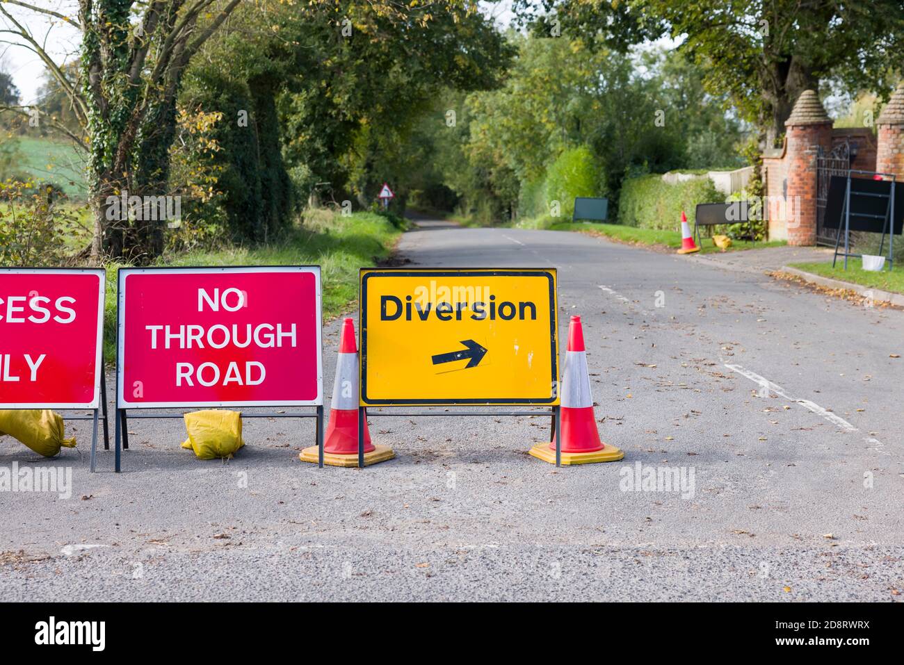 UK yellow diversion sign and road closed signs on a country road in Buckinghamshire Stock Photo