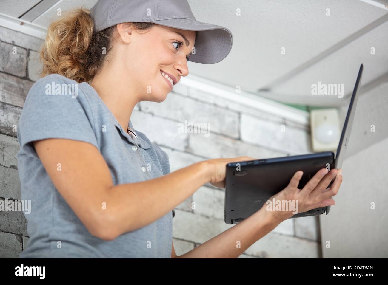 female contractor using a laptop Stock Photo - Alamy