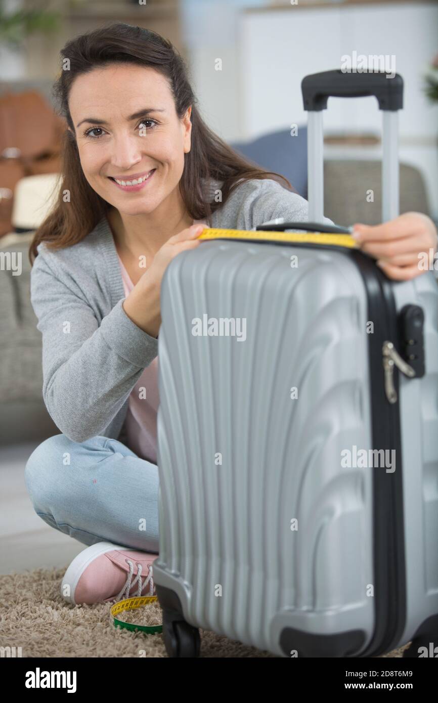 Measure your carry on bag hires stock photography and images Alamy